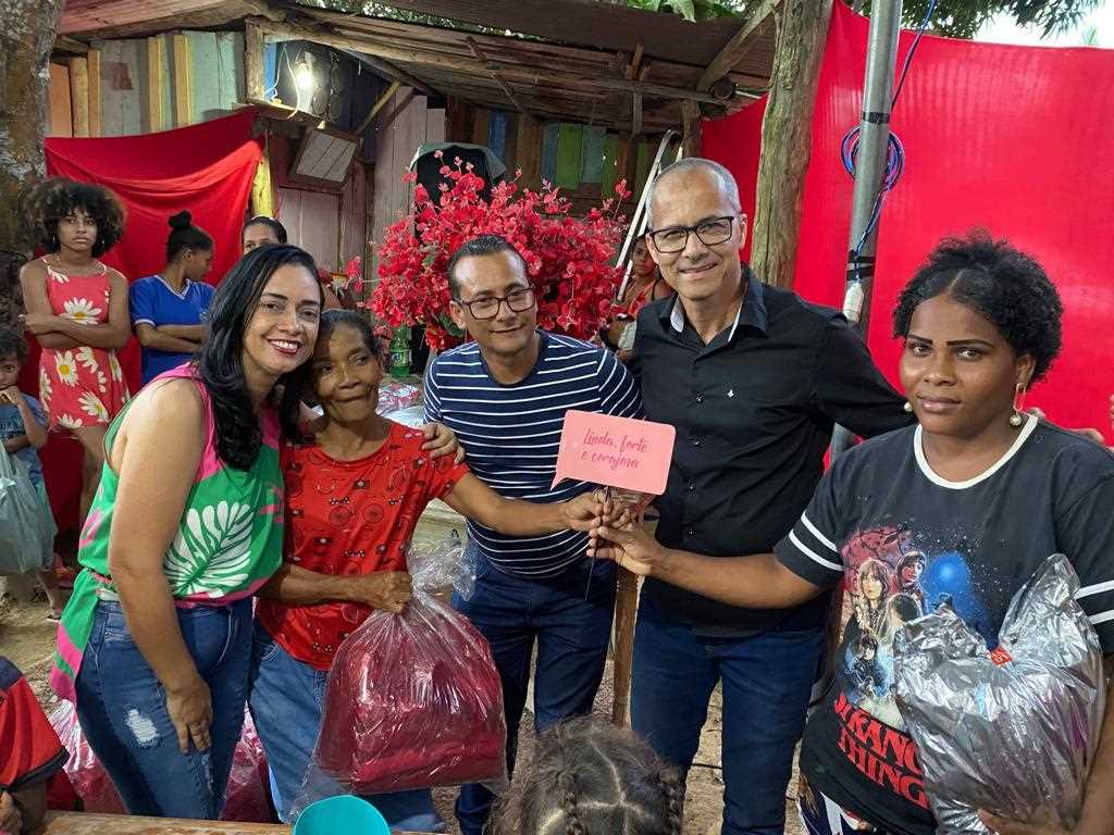 Camacã: Prefeitura homenageia as Mães da Portelinha I através do Projeto Brechó Solidário.
